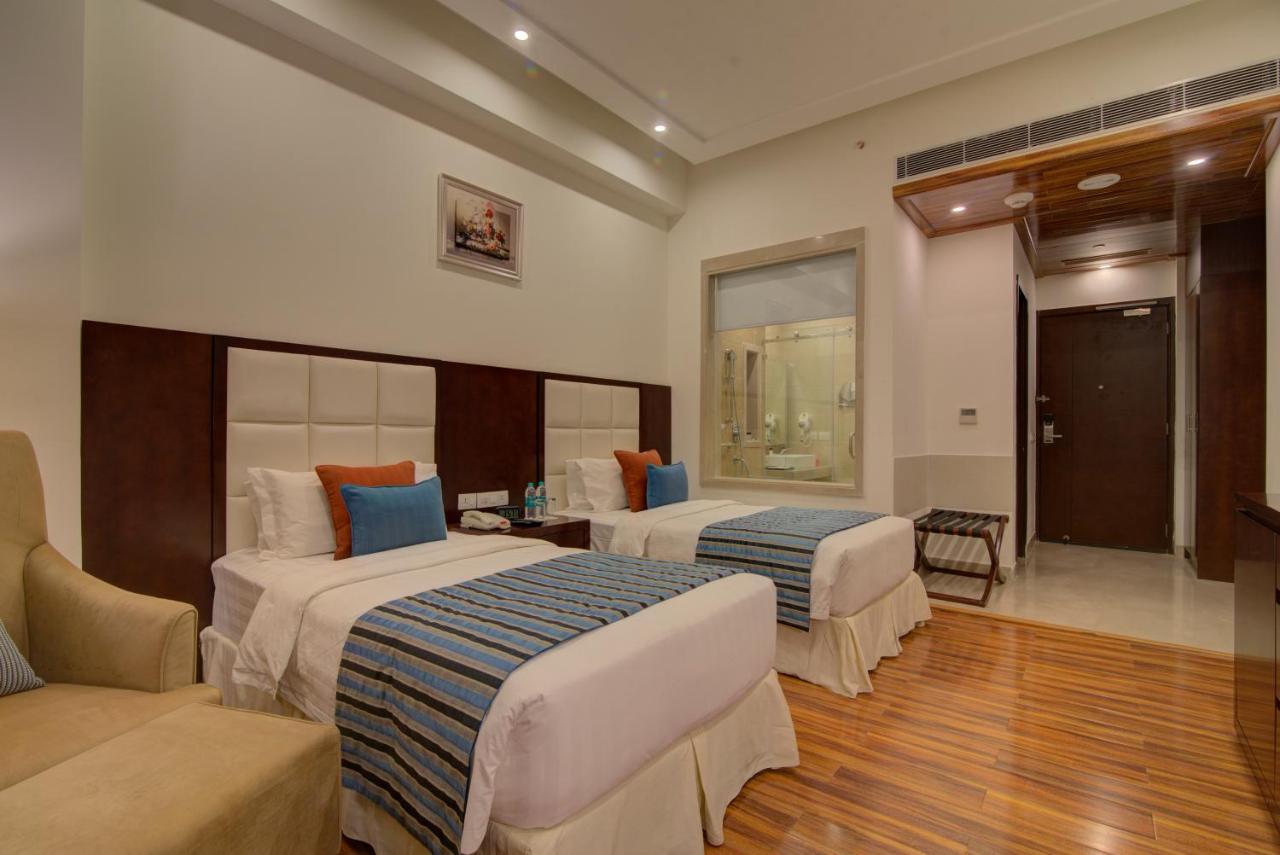 Ramada By Wyndham New Pitampura Hotel 4*