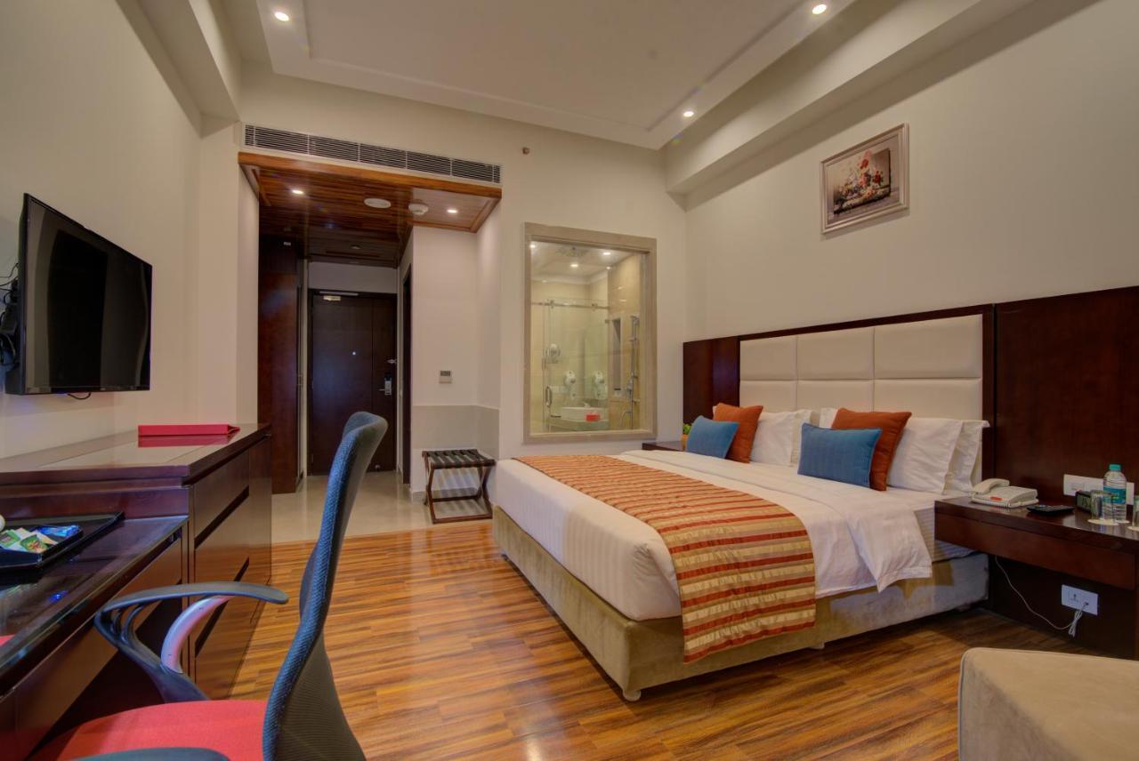 Hotel Ramada By Wyndham New Pitampura 4*