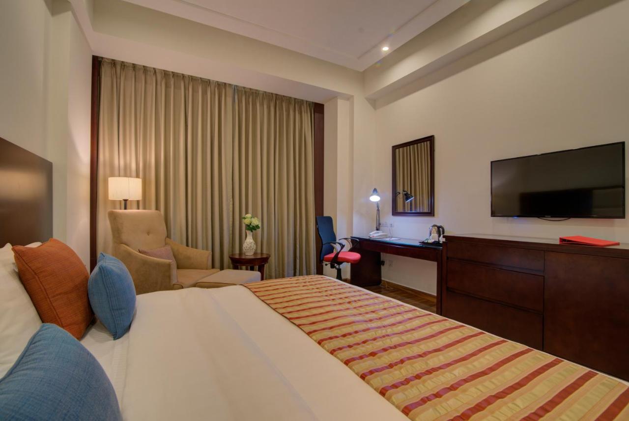 Ramada By Wyndham New Pitampura Hotel