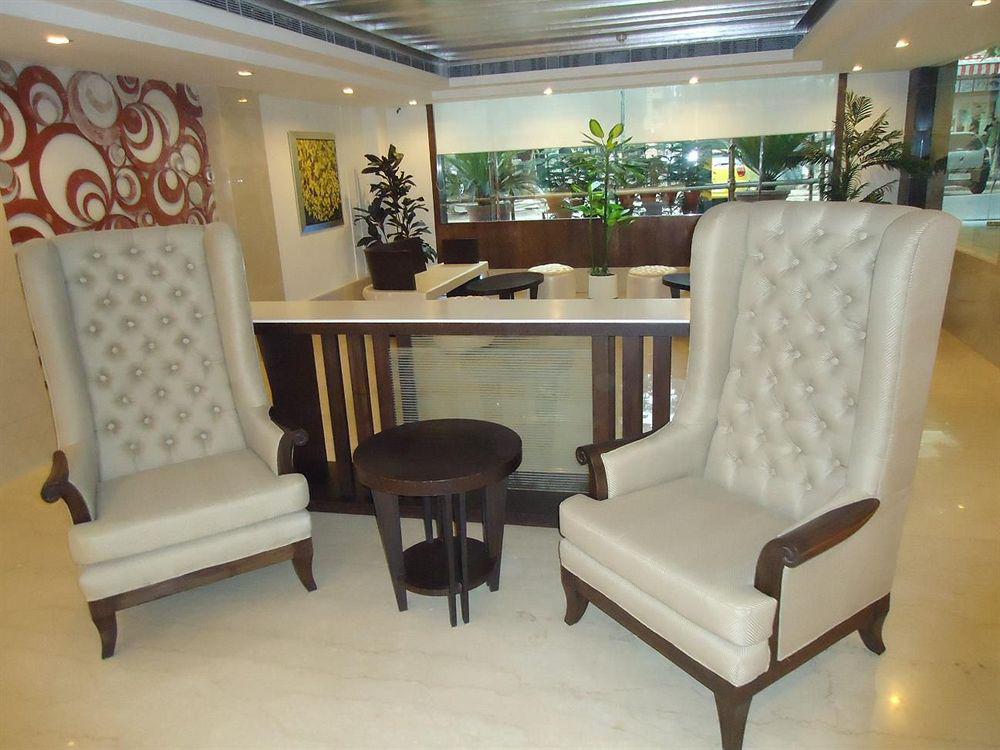 Almondz Hotel 3*