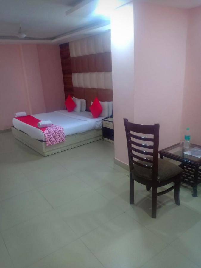 Hotel The Caves Near Igi Airport 3*