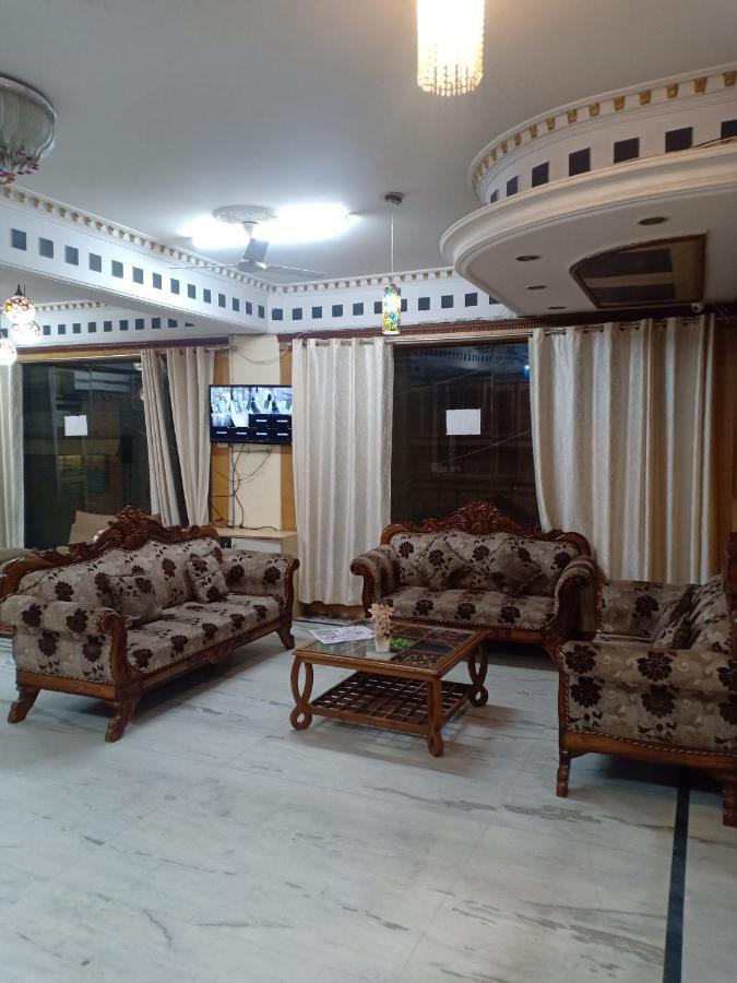 Hotel The Caves Near Igi Airport