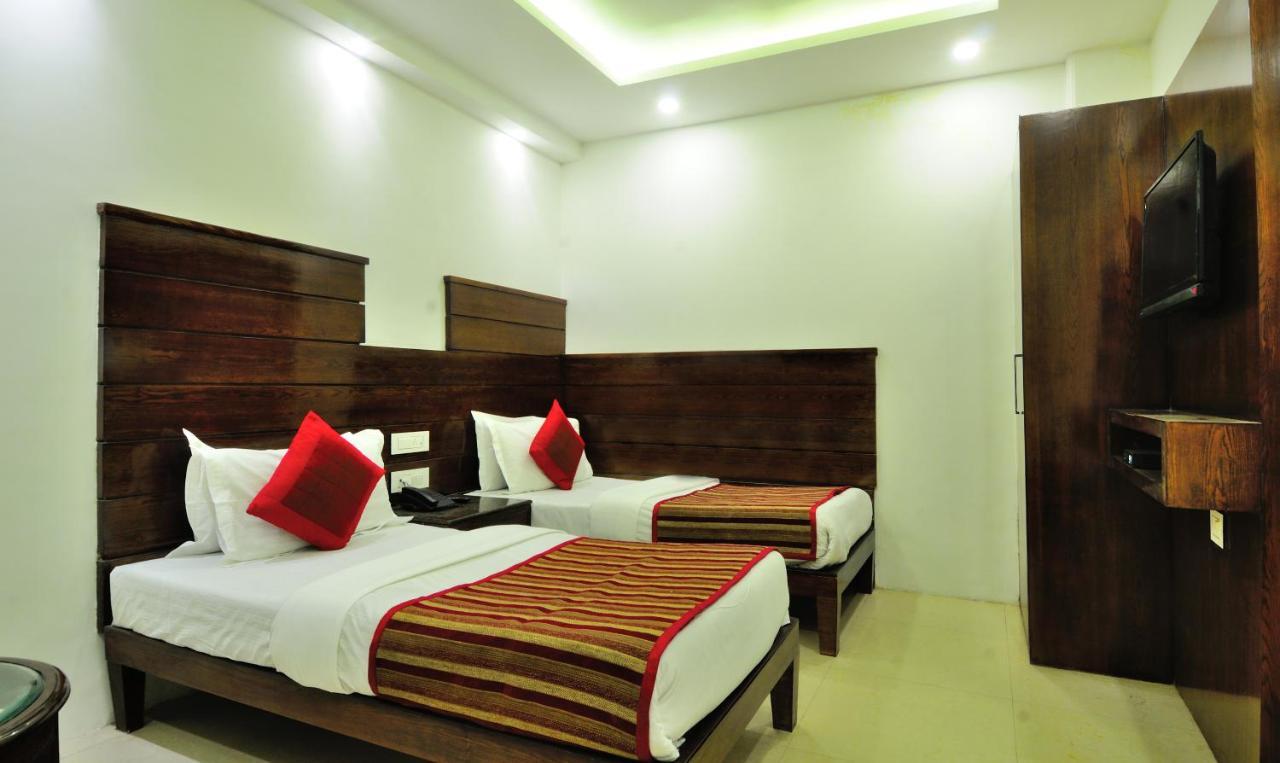 Capital O 2242 Yuvraj Deluxe New Delhi