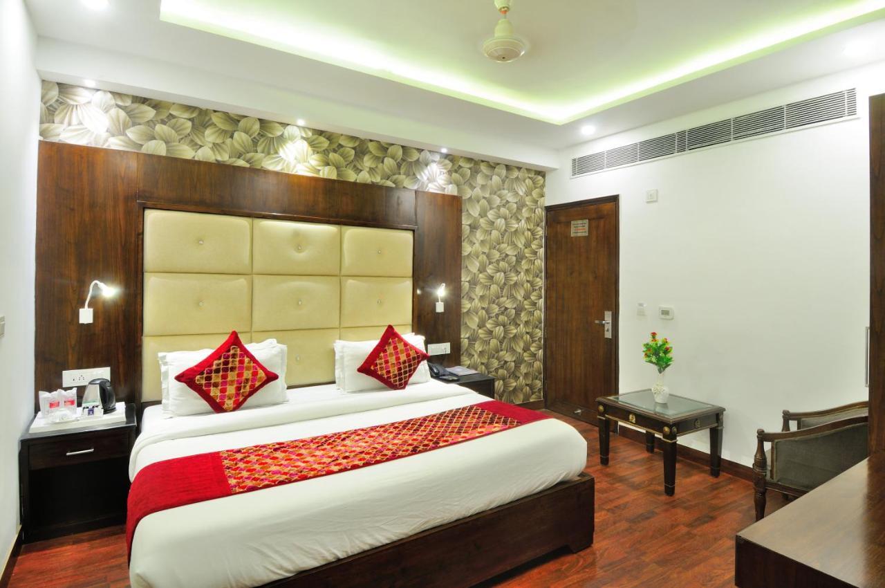 Hotel Capital O 2242 Yuvraj Deluxe New Delhi