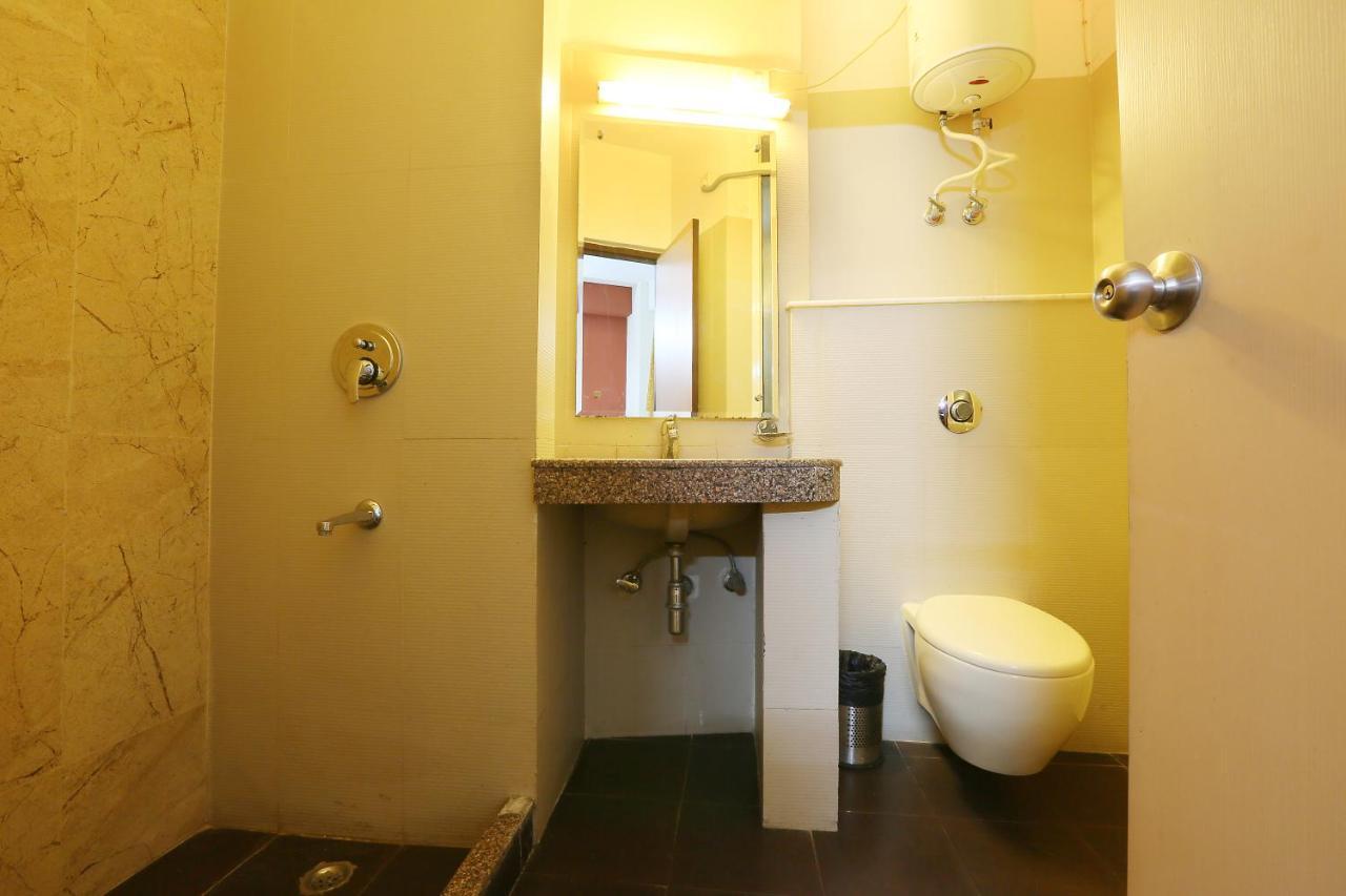 Lotus Airport Hotel, Hotel