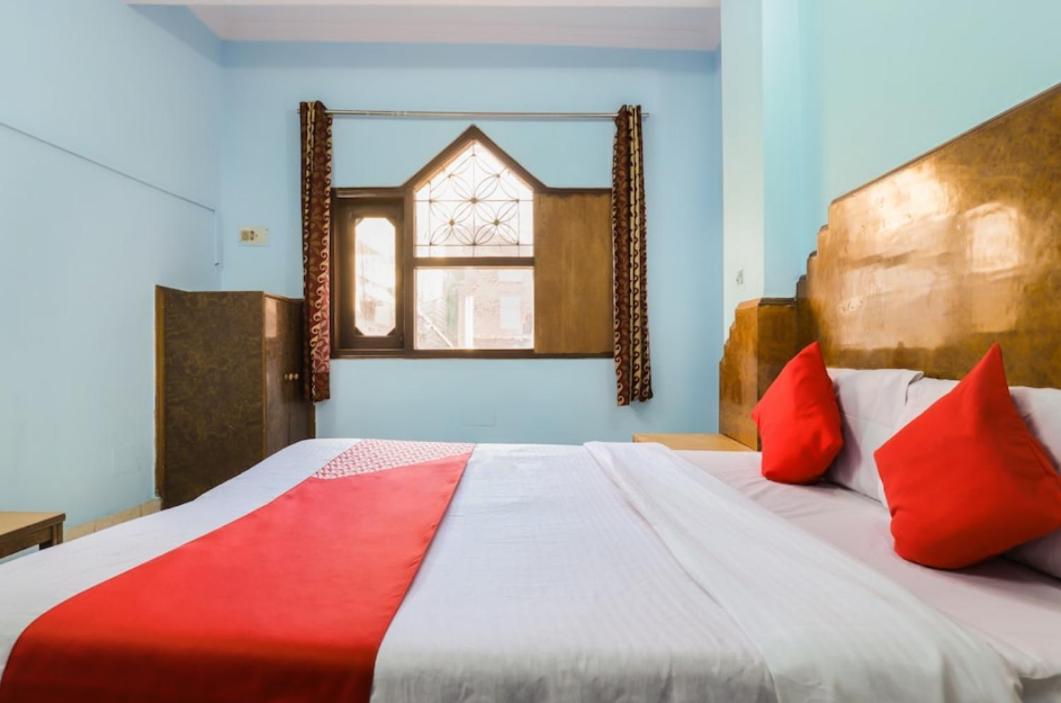 Raj Hans Dx Guest house New Delhi