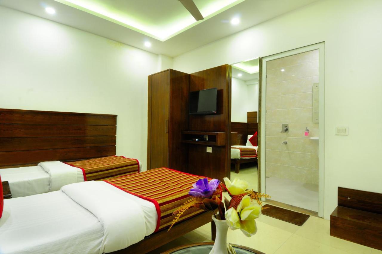 Capital O 2242 Yuvraj Deluxe Hotel 3*
