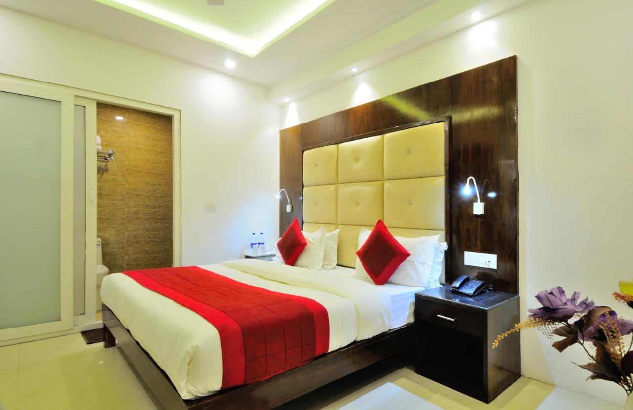 Capital O 2242 Yuvraj Deluxe Hotel