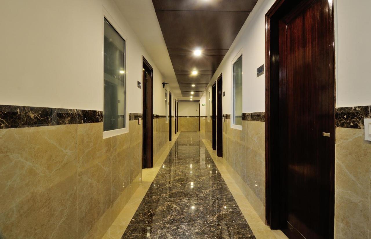 Hotel Capital O 2242 Yuvraj Deluxe New Delhi
