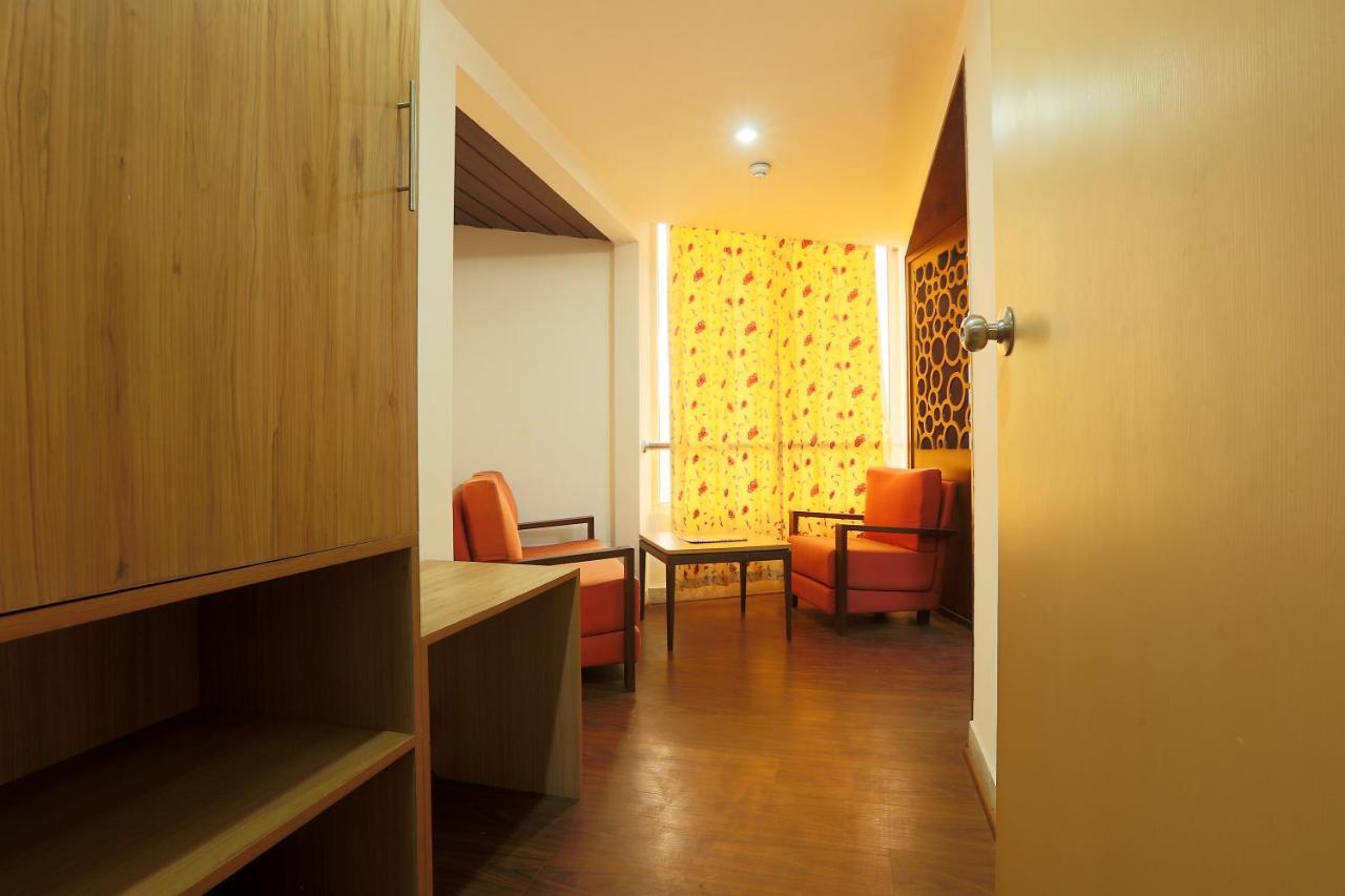 Lotus Airport Hotel, 3*