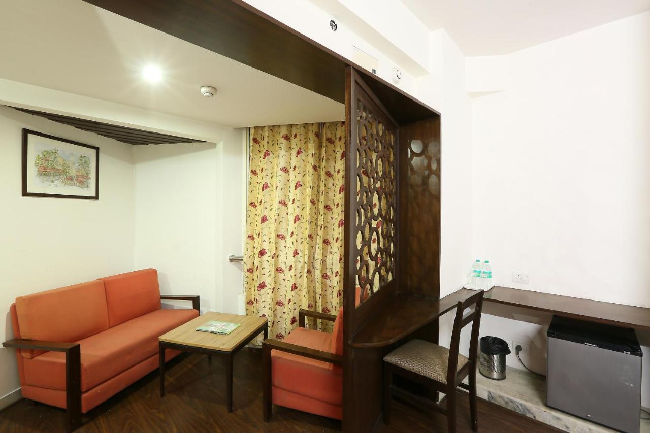 Lotus Airport Hotel, Hotel