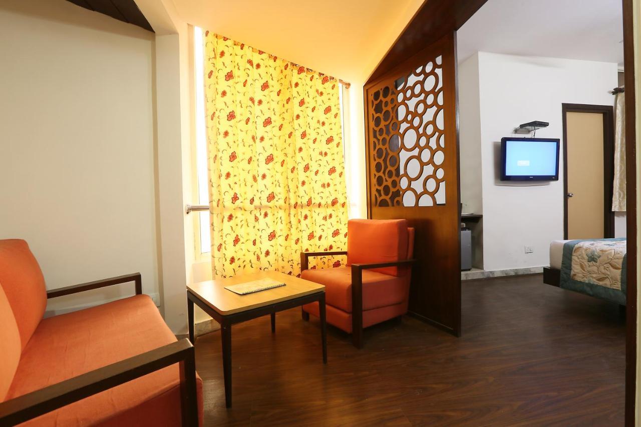 Lotus Airport Hotel, Hotel