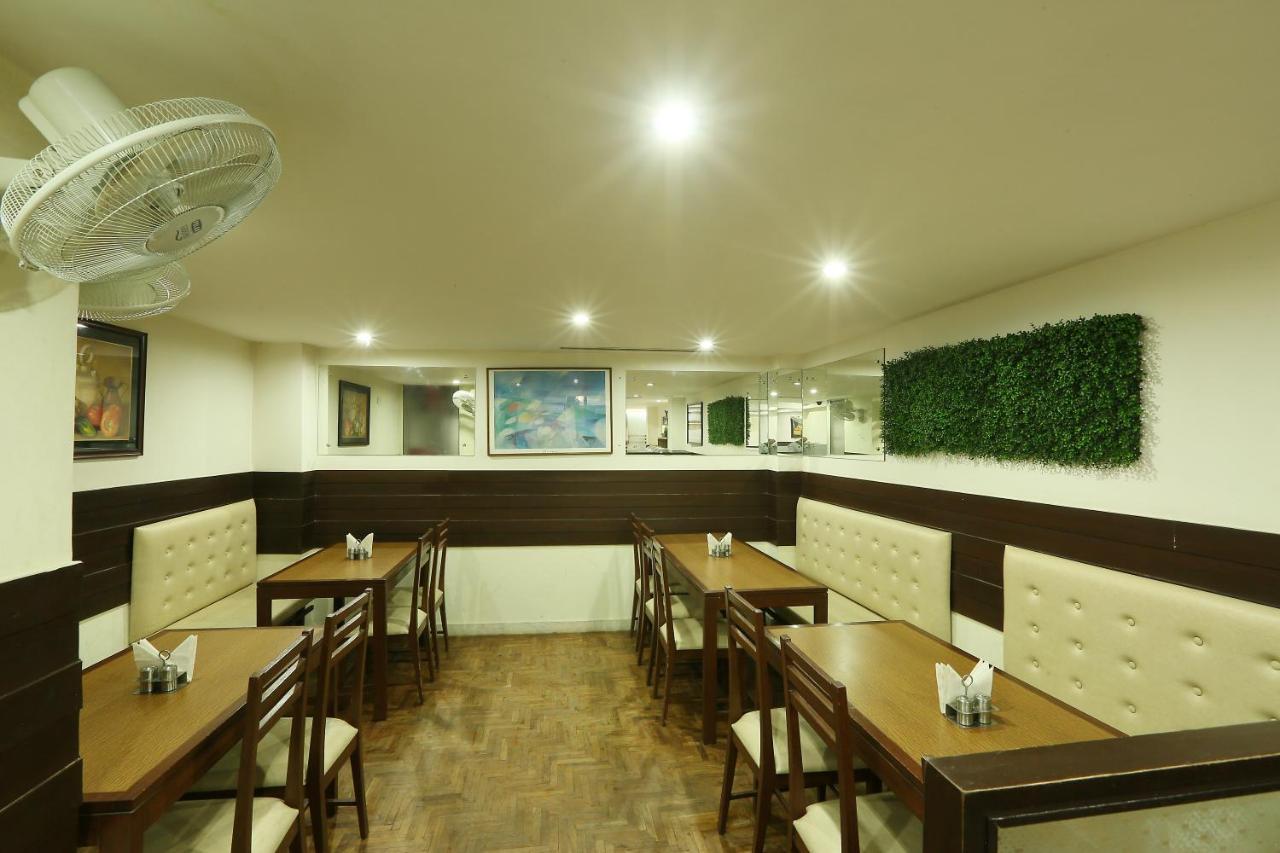 Lotus Airport Hotel, Hotel