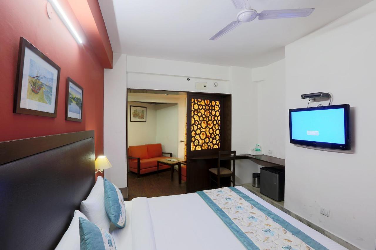Lotus Airport Hotel, 3*