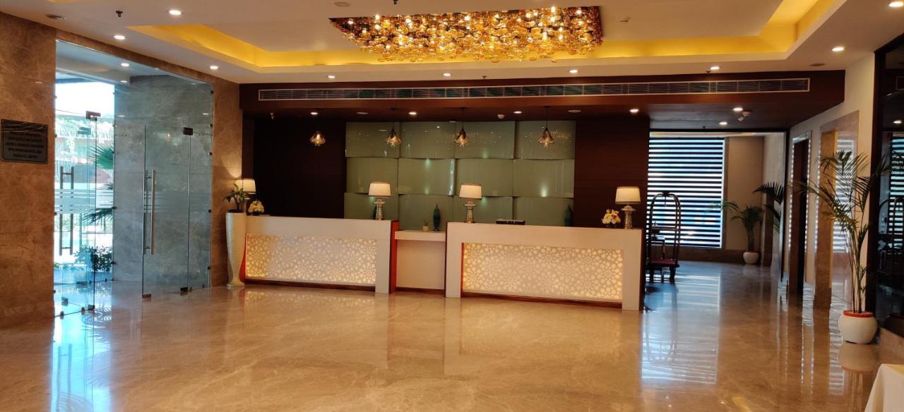 Hotel Ramada By Wyndham New Pitampura 4*