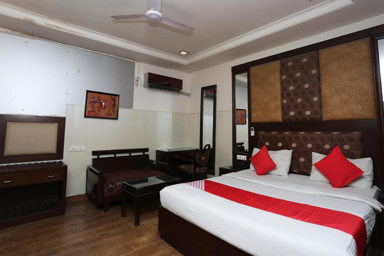 Hotel Oyo 6845 The Grand New Delhi