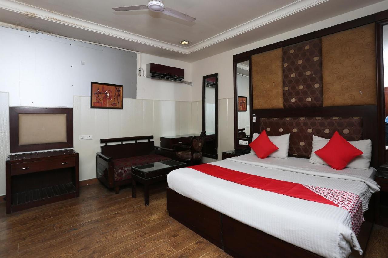 Hotel Oyo 6845 The Grand 3*