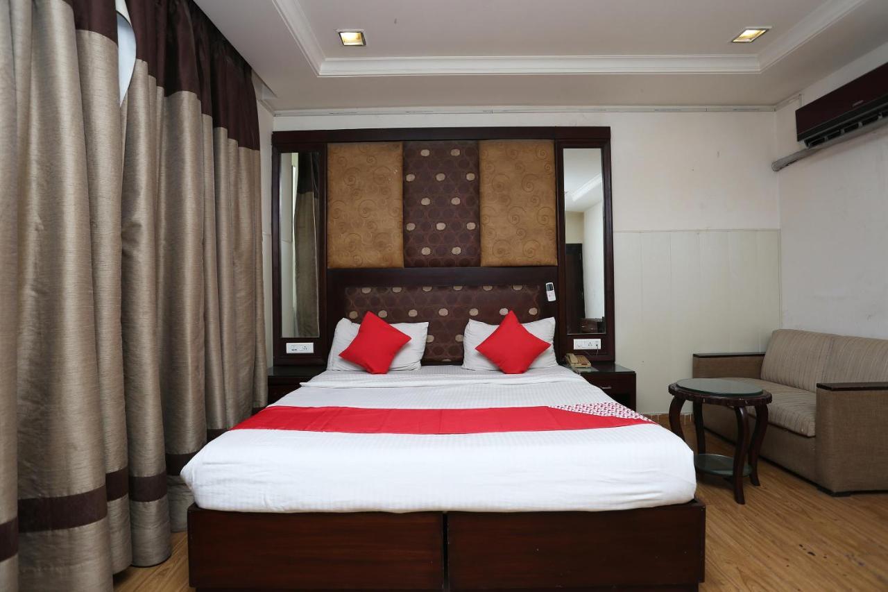 Oyo 6845 The Grand