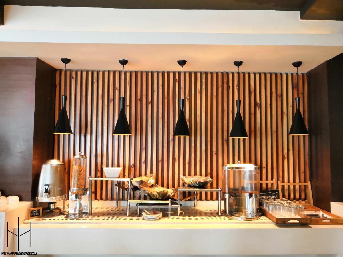 Westend - And Banquet Near Delhi Airport 4*