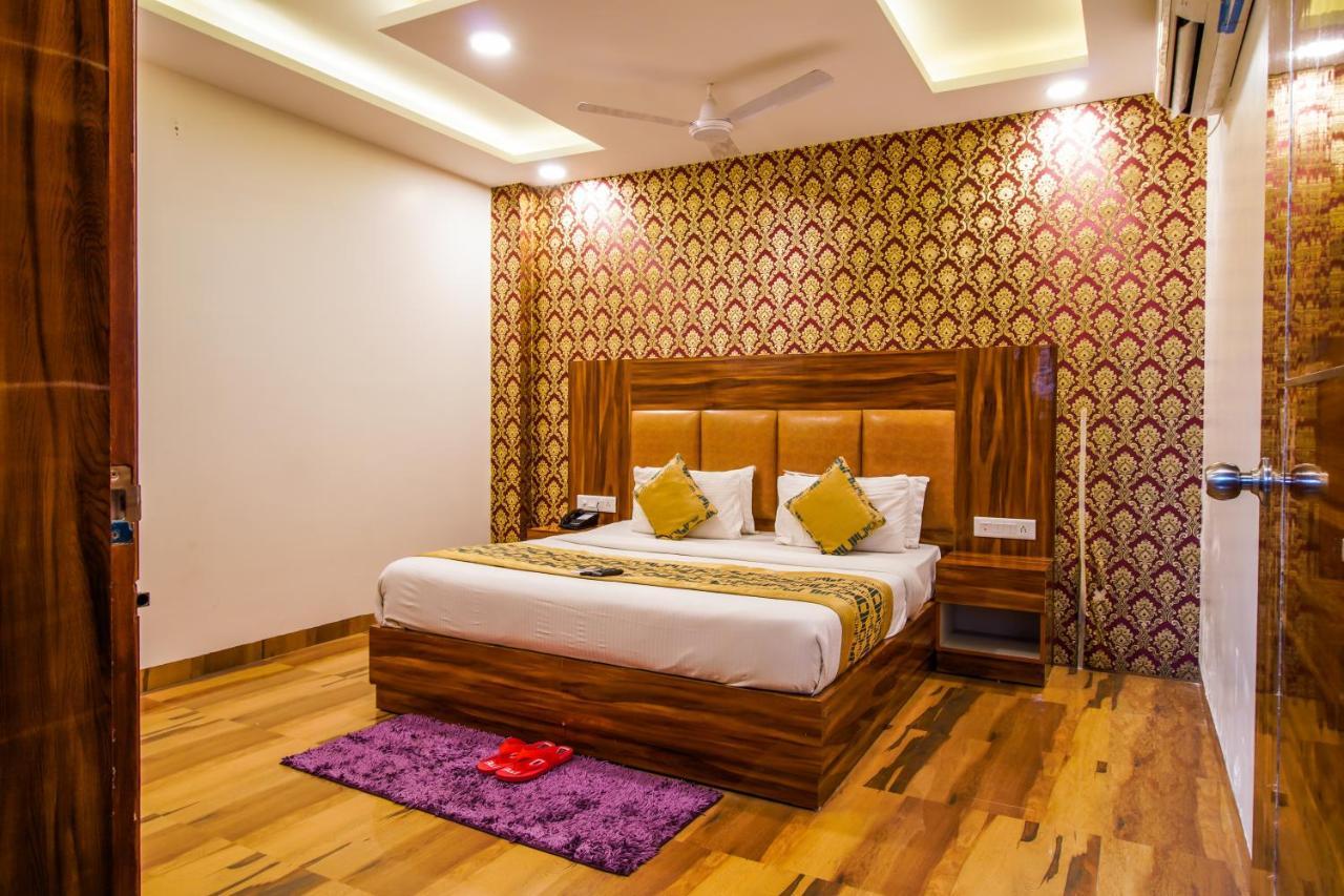 Olivia Entrance Delhi Airport Mahipalpur Hotel