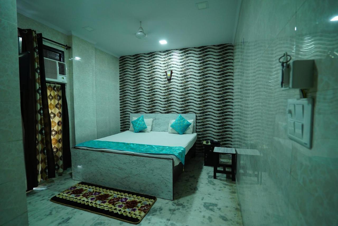 New Rajdhani - Couple Friendly Stays