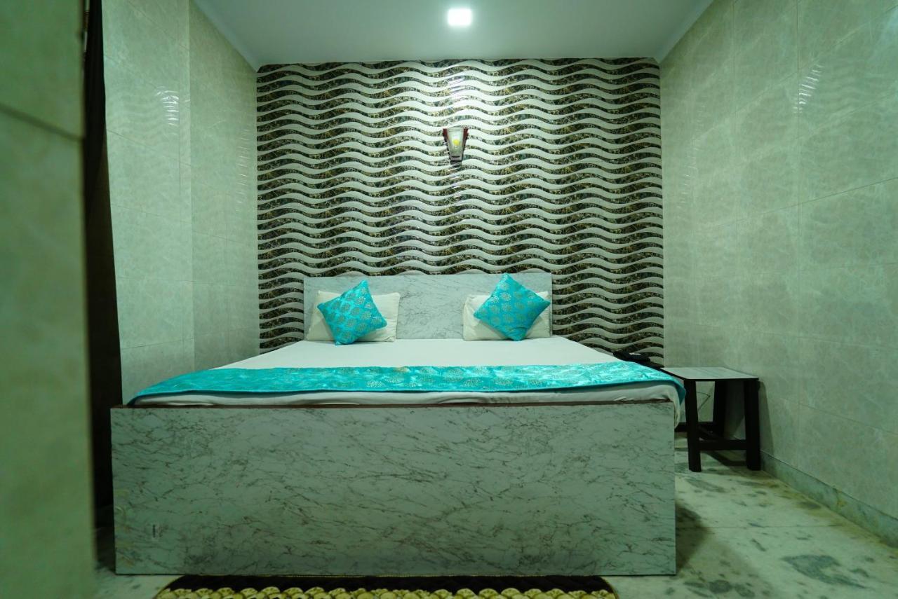 Hotel New Rajdhani - Couple Friendly Stays 2*
