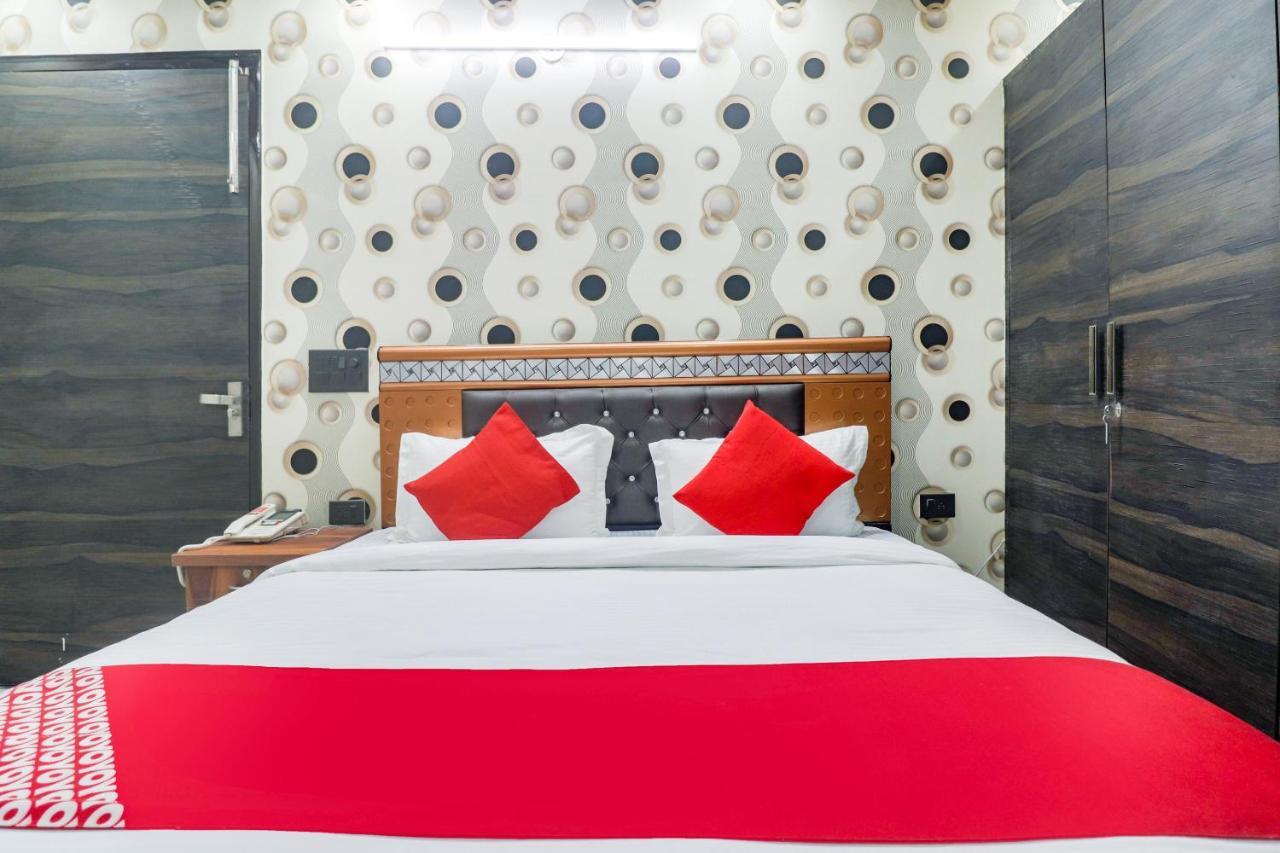 Oyo Flagship 64184 Moody Moon Residency Hotel 3*
