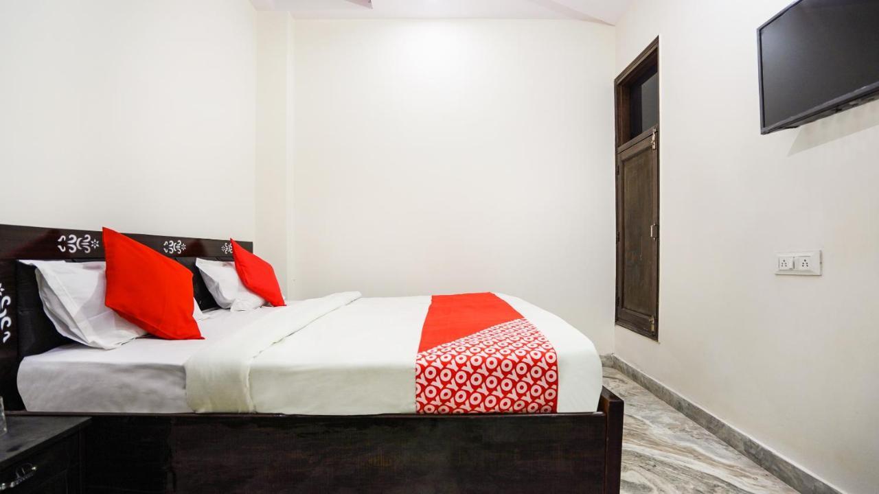 Oyo 67278 Metro New Delhi