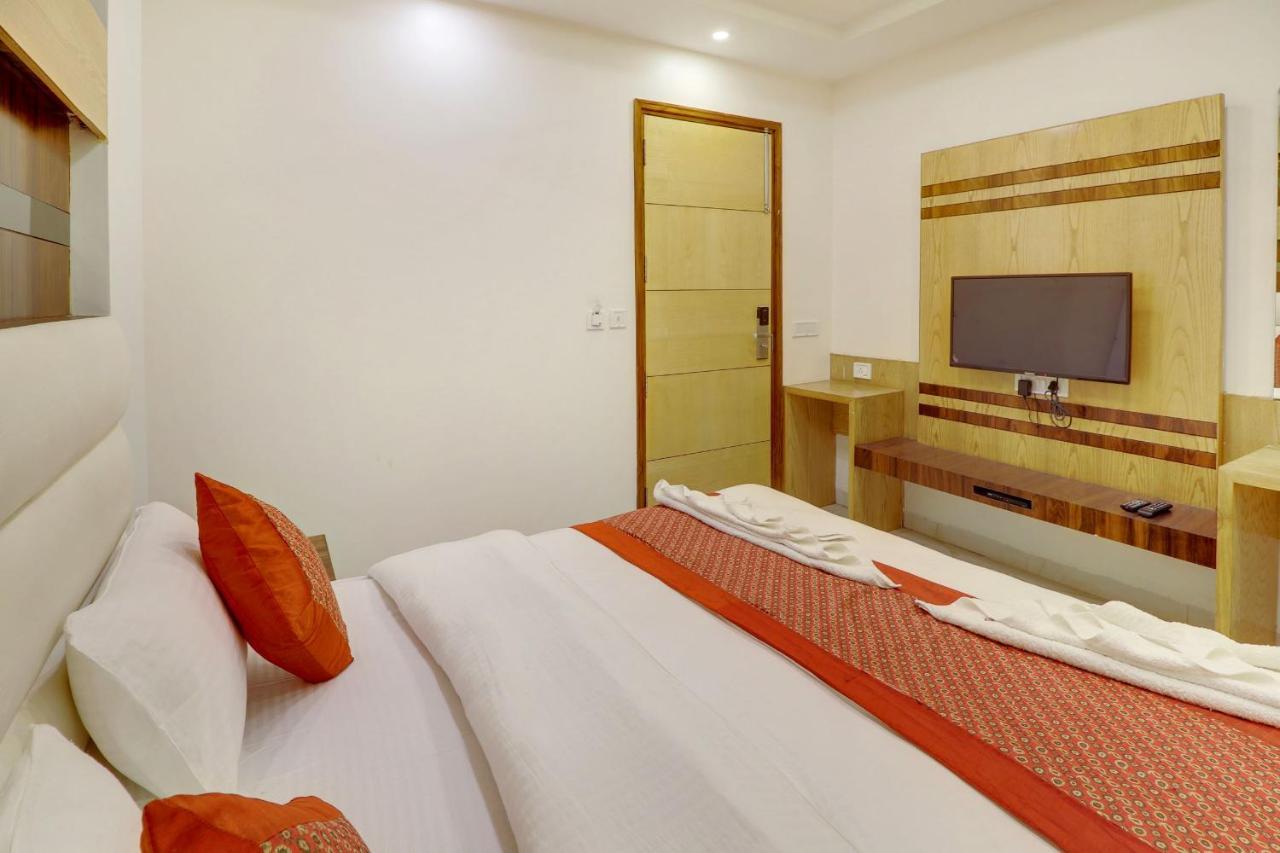 York Legacy -3 Minutes Walk From Railway Station 'the 5 Star Ambience' Newly Built Hotel 3*