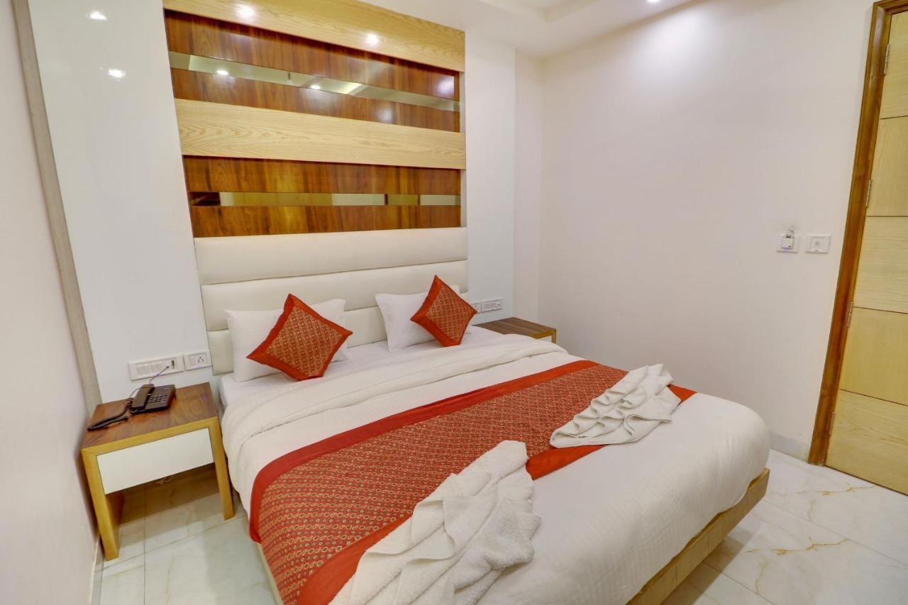 York Legacy -3 Minutes Walk From Railway Station 'the 5 Star Ambience' Newly Built 3* New Delhi