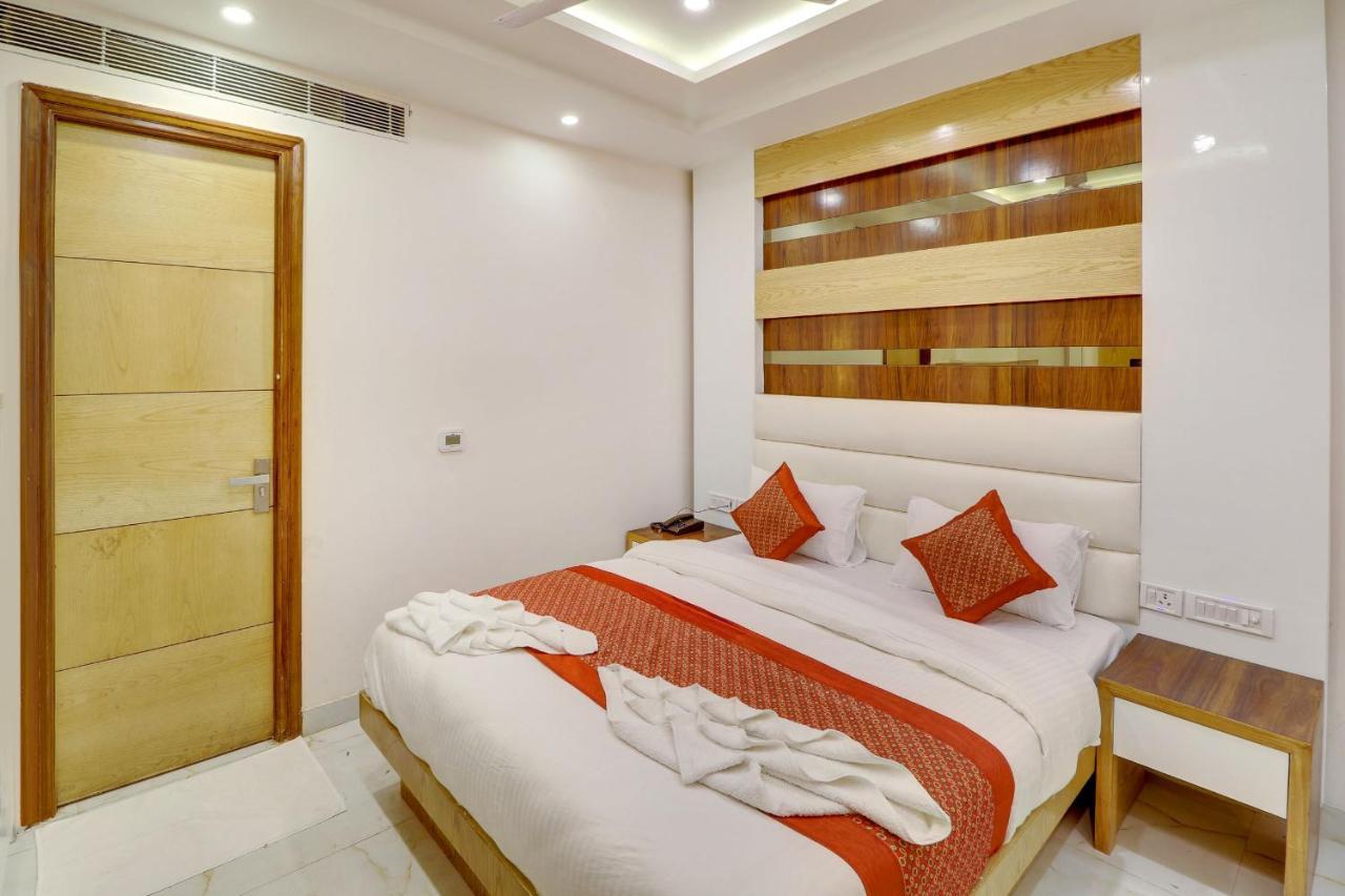 York Legacy -3 Minutes Walk From Railway Station 'the 5 Star Ambience' Newly Built Hotel Nova Deli