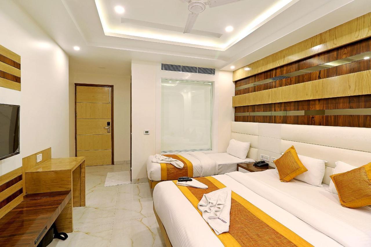 York Legacy -3 Minutes Walk From Railway Station 'the 5 Star Ambience' Newly Built