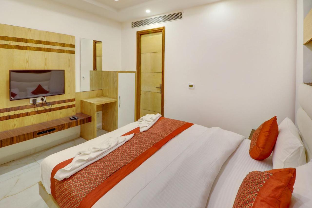 York Legacy -3 Minutes Walk From Railway Station 'the 5 Star Ambience' Newly Built Hotel Nova Deli