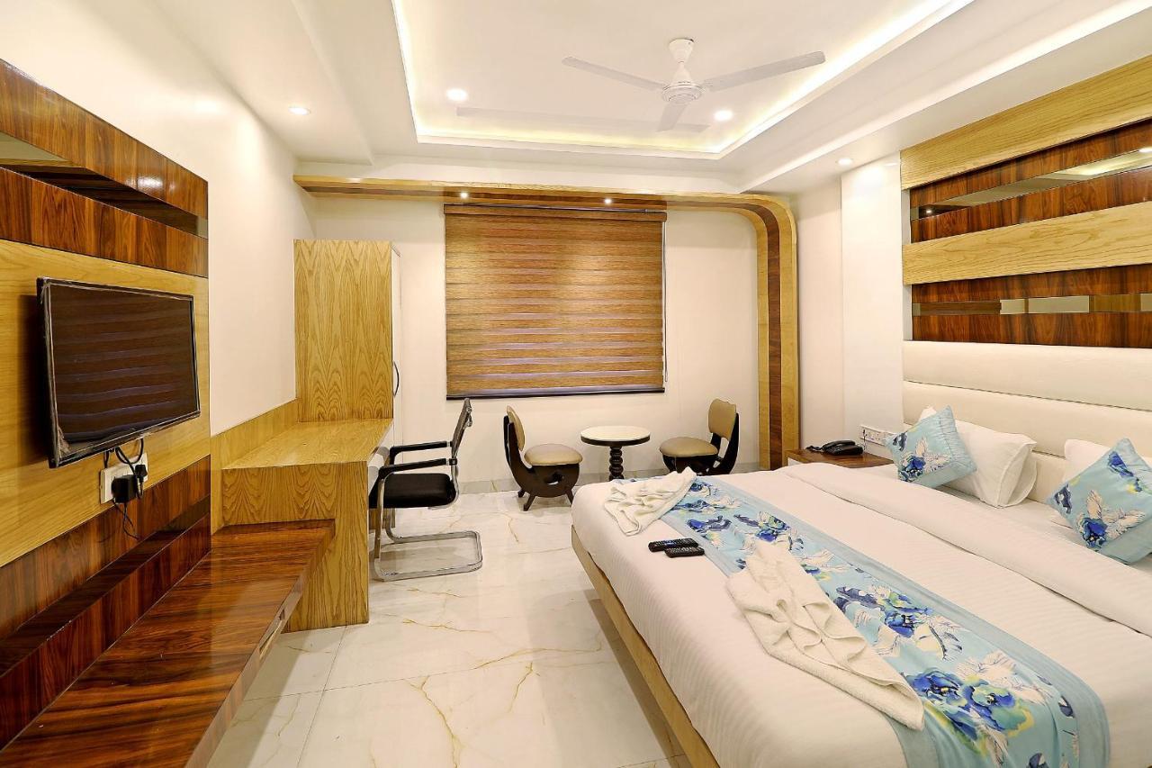 York Legacy -3 Minutes Walk From Railway Station 'the 5 Star Ambience' Newly Built