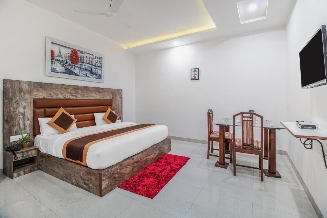 Hotel Gracious By Vishesh & New Delhi
