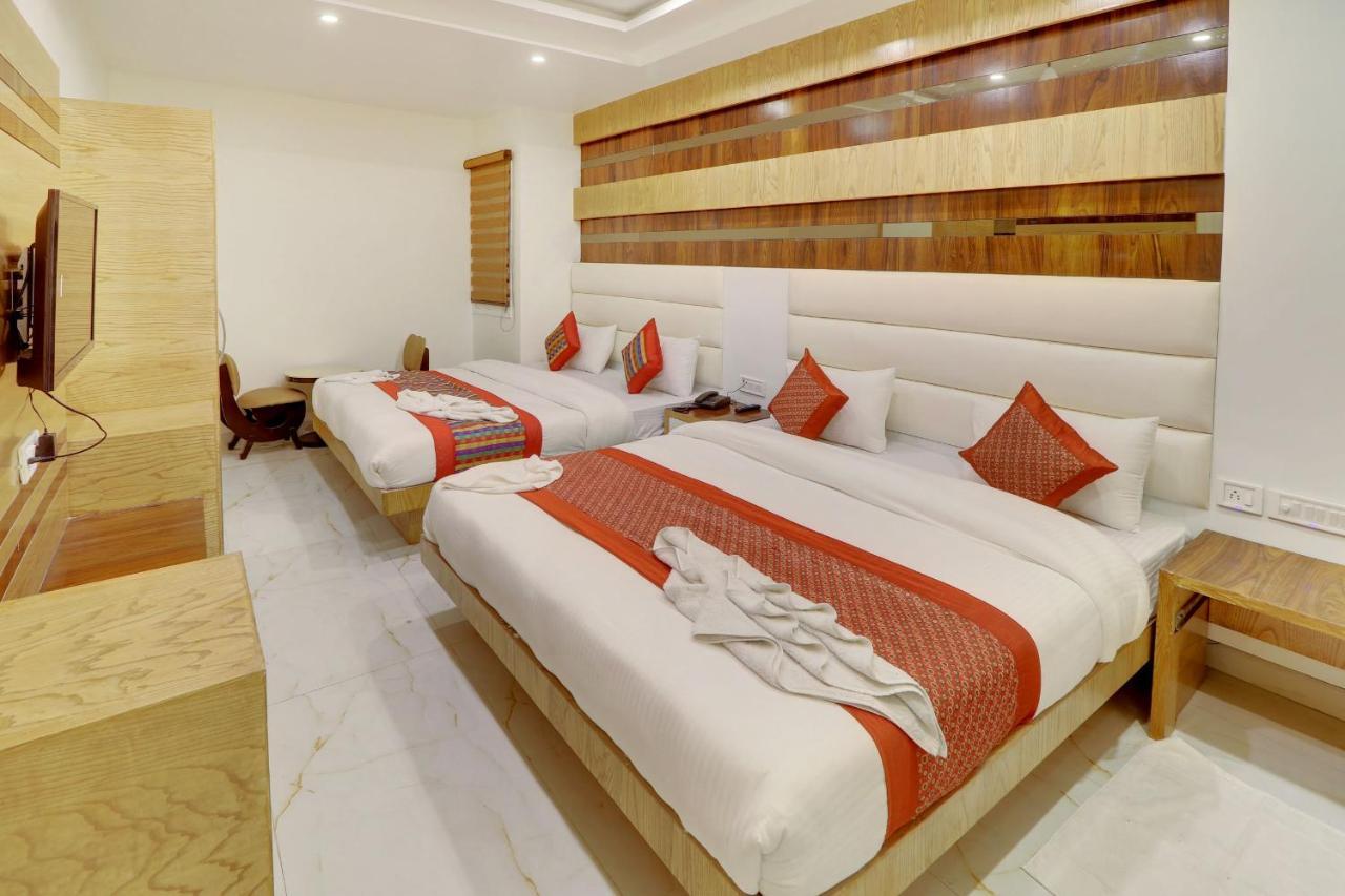 Hotel York Legacy -3 Minutes Walk From Railway Station 'the 5 Star Ambience' Newly Built 3*