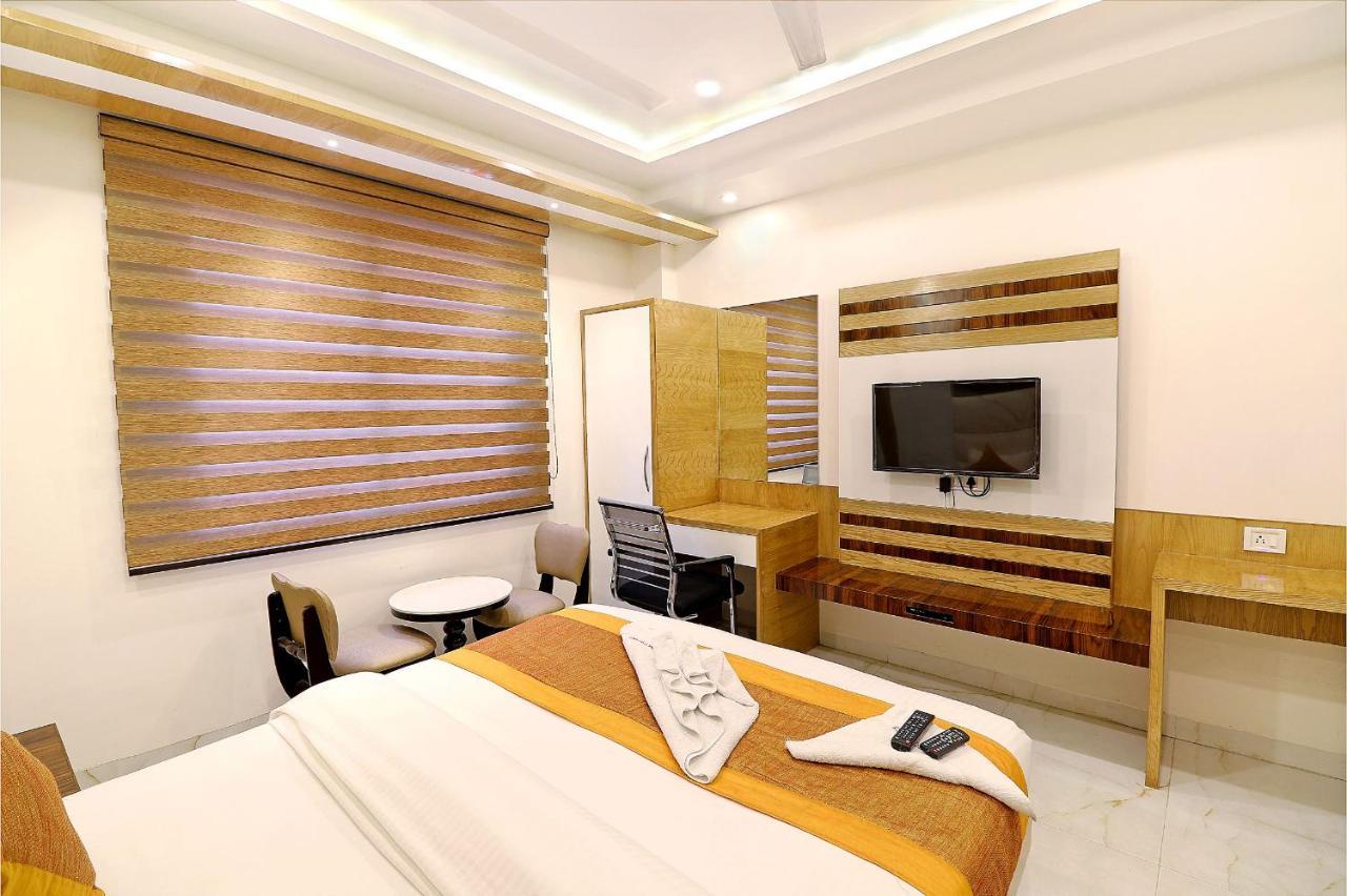York Legacy -3 Minutes Walk From Railway Station 'the 5 Star Ambience' Newly Built 3* Nova Deli