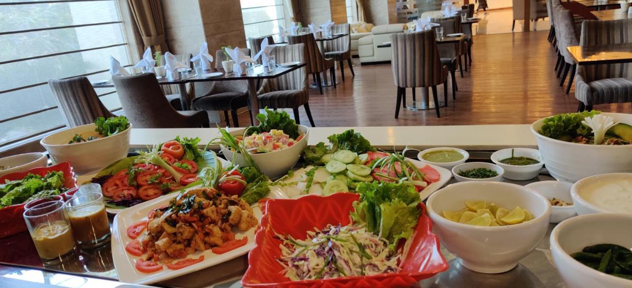 Ramada By Wyndham New Pitampura Hotel