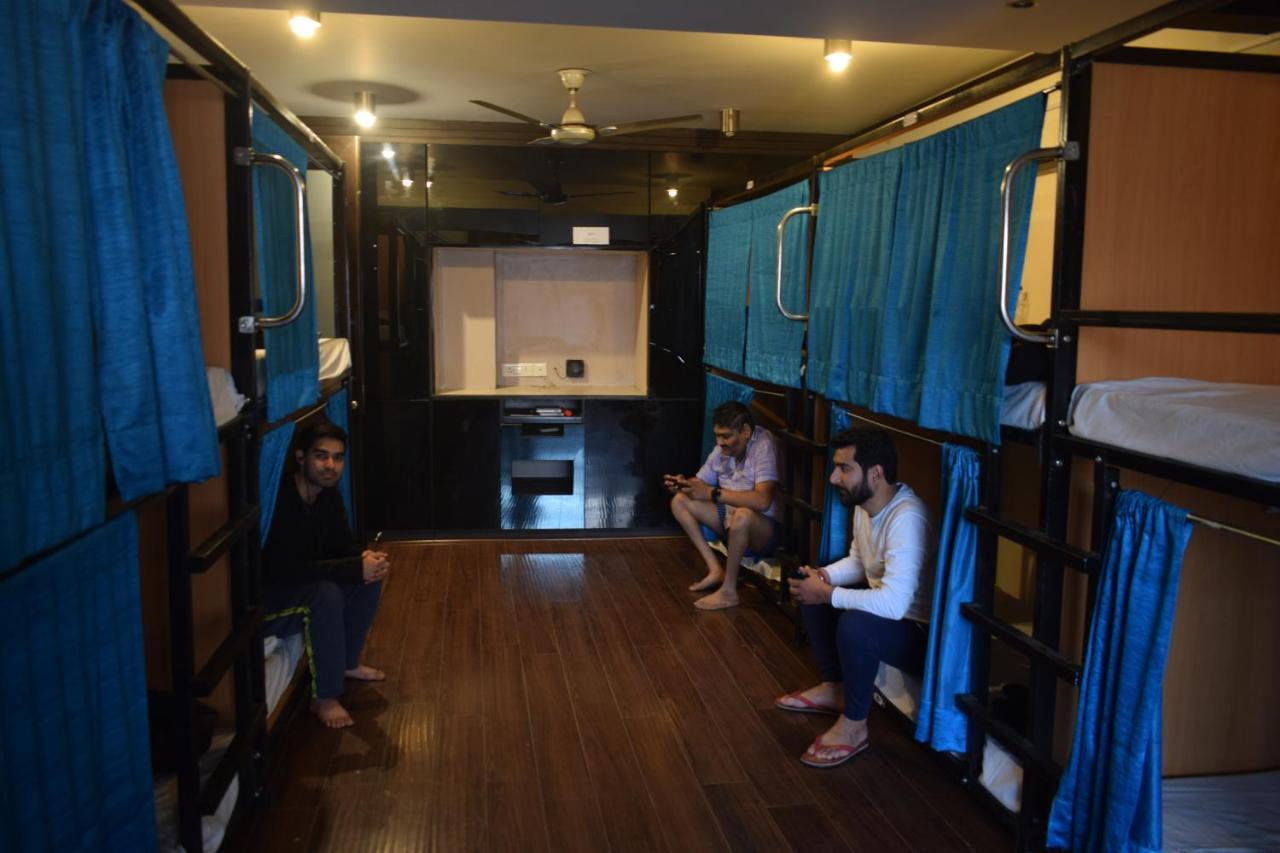 Bunkmates * New Delhi