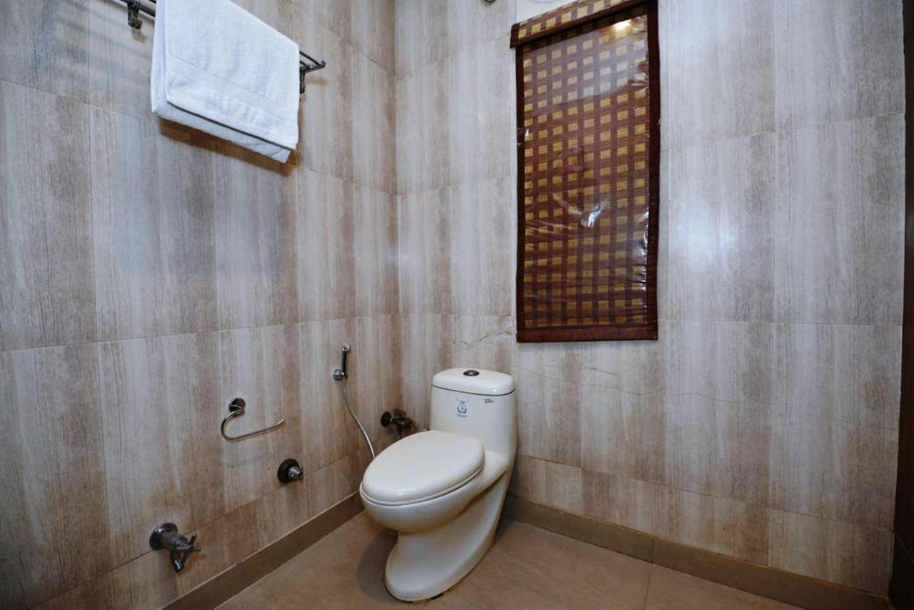 Hotel At Delhi Airport 3*