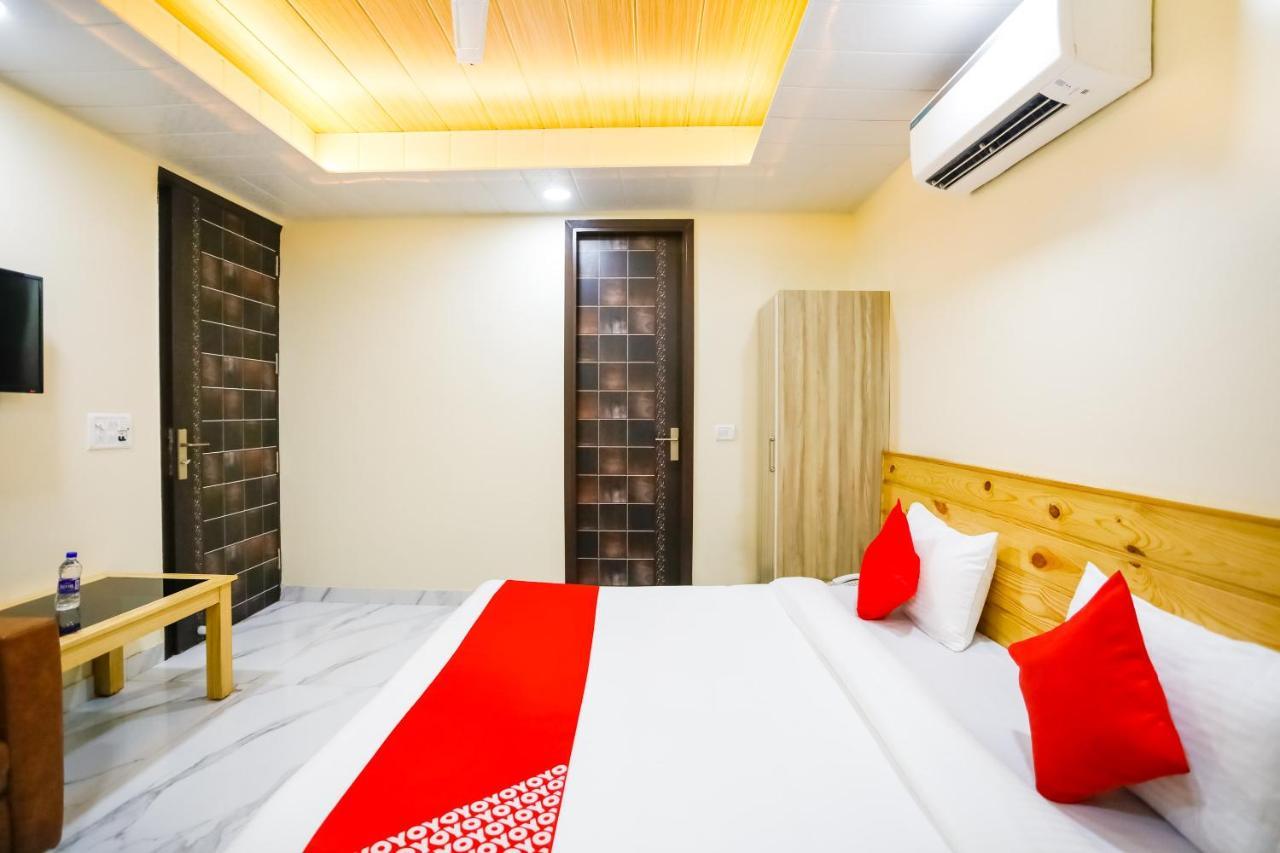 Hotel Oyo 71521 Crown 3*