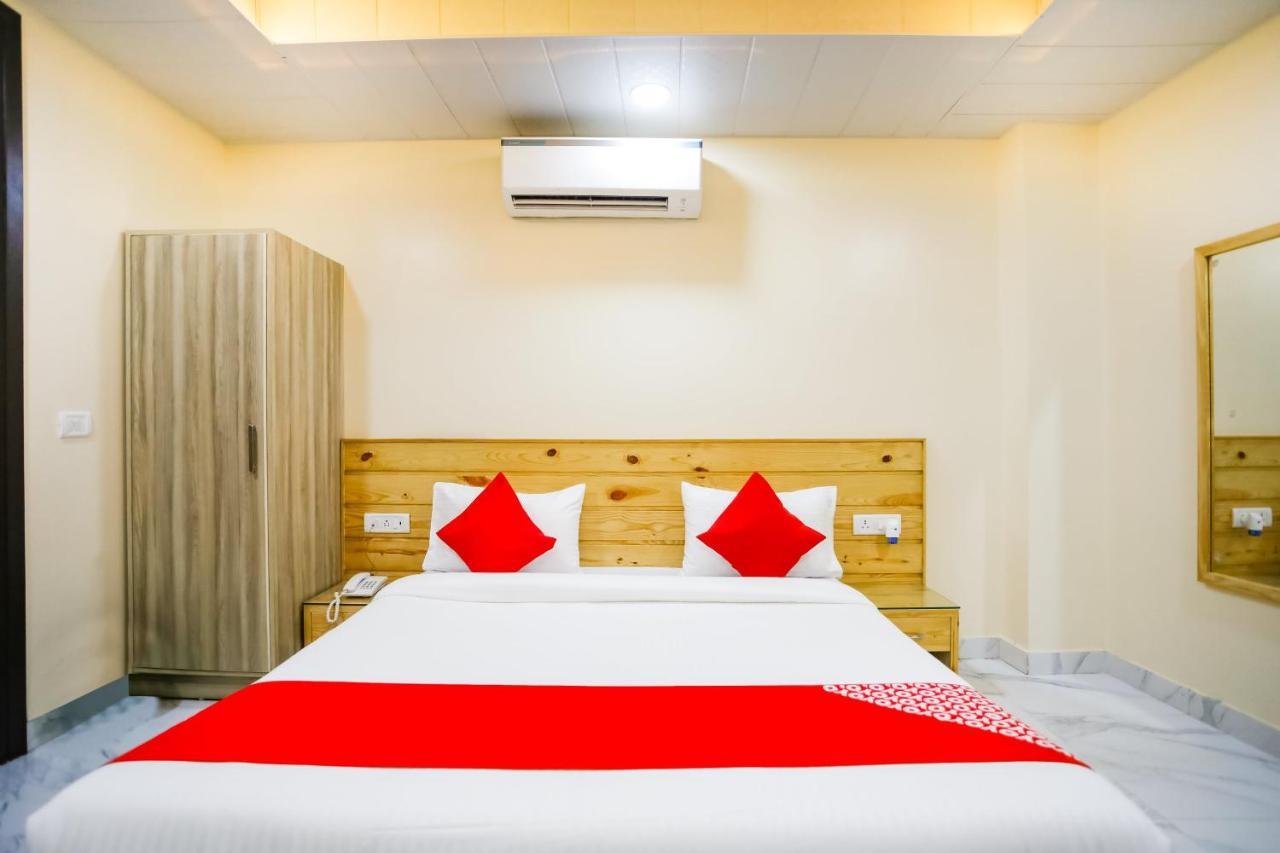 Hotel Oyo 71521 Crown