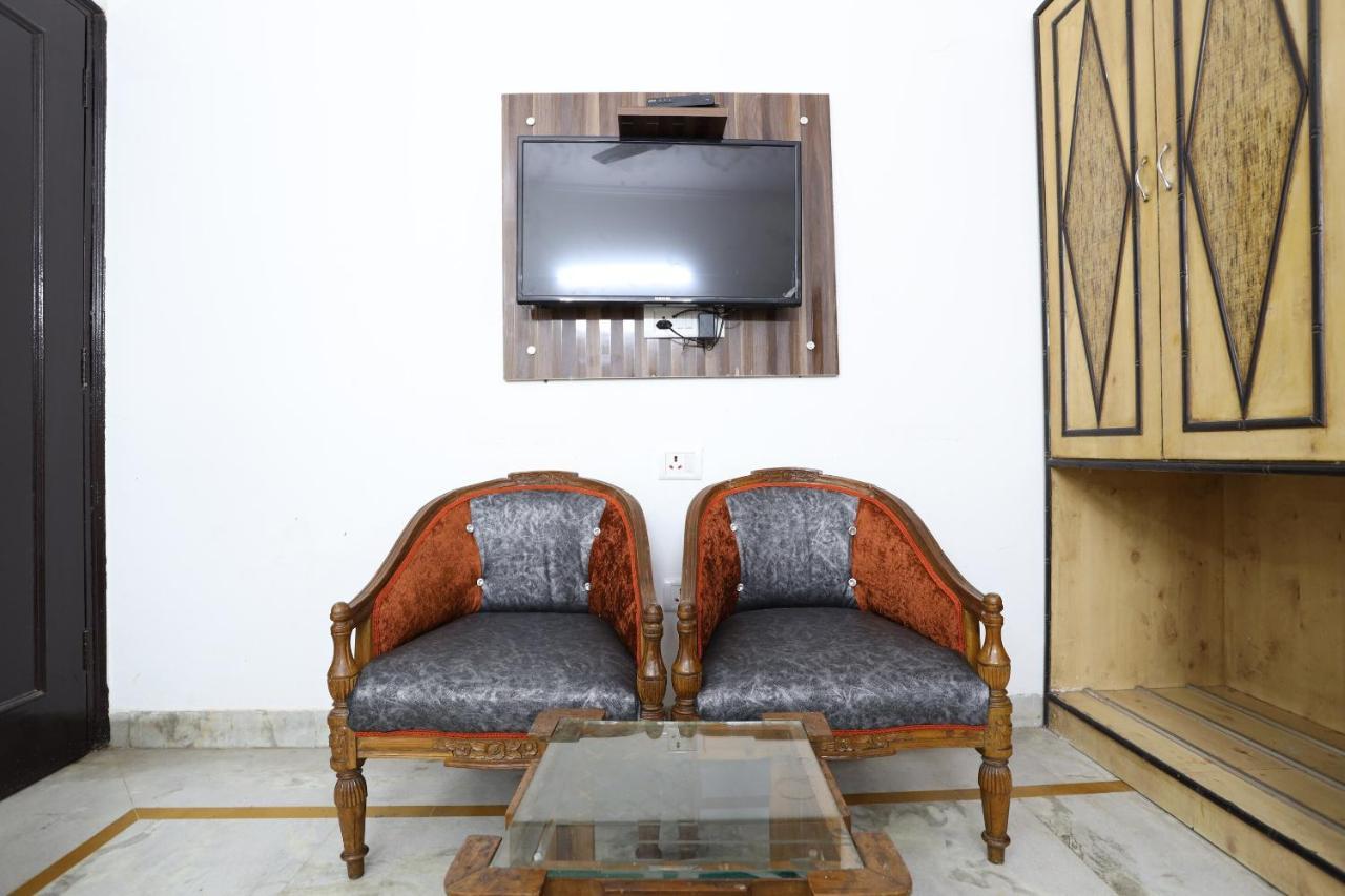 Oyo 60476 Silver 3* Delhi (National Capital Territory of India)
