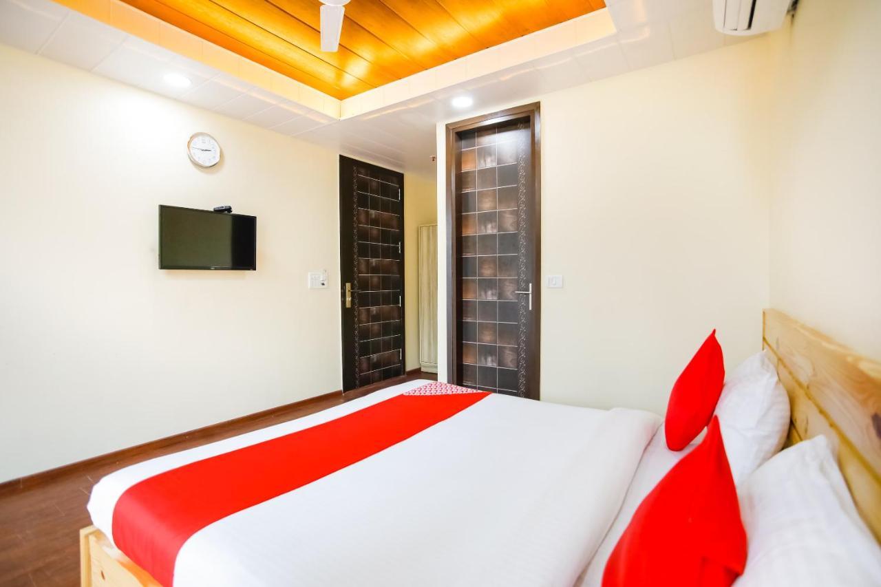Oyo 71521 Crown Hotel Delhi (National Capital Territory of India)