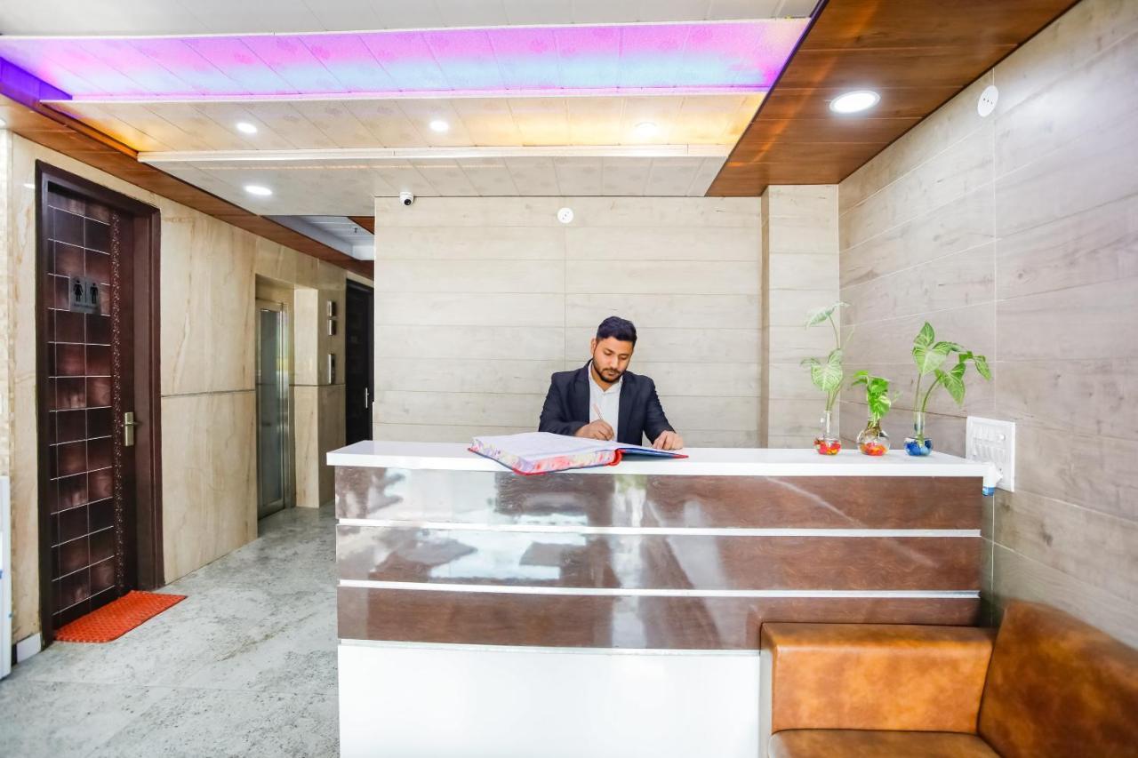 Hotel Oyo 71521 Crown 3*