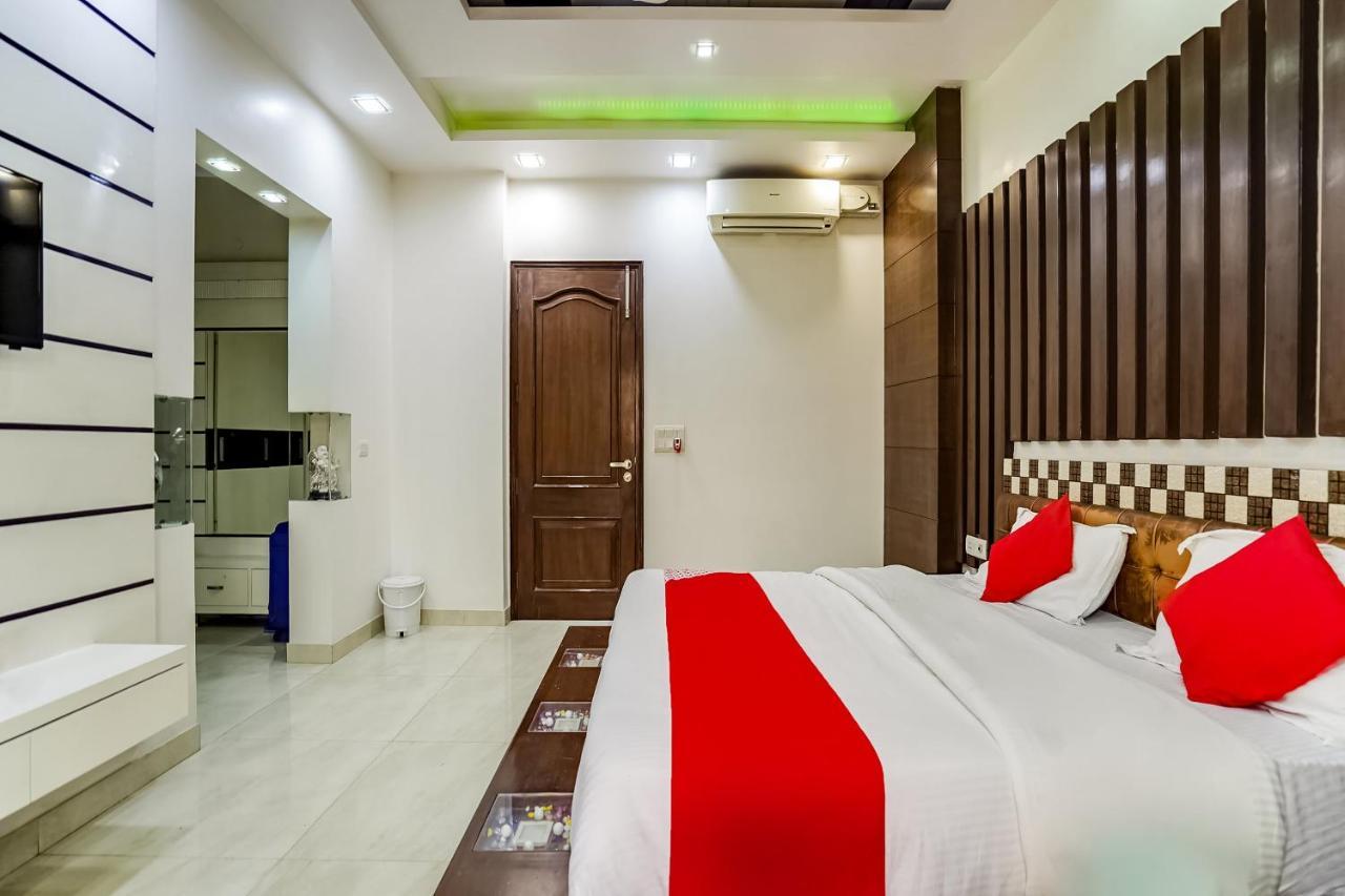 Hotel Oyo 66574 Mandakini 3*