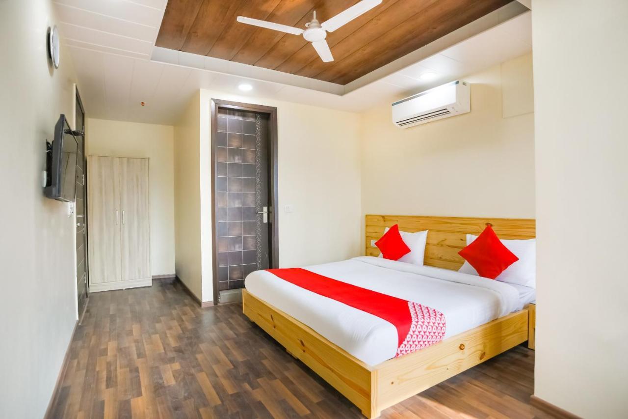 Hotel Oyo 71521 Crown