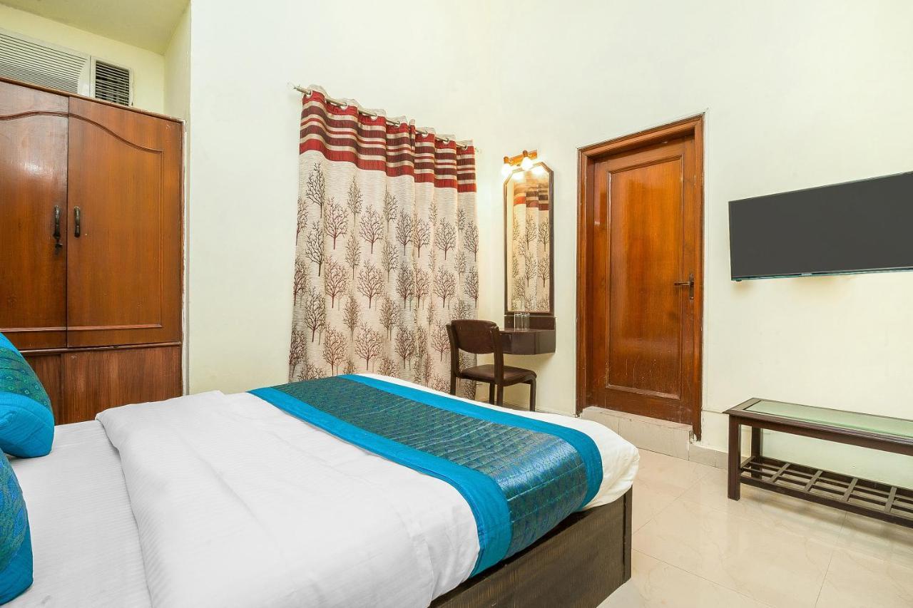 Hotel Oyo 14245 Amitabh New Delhi