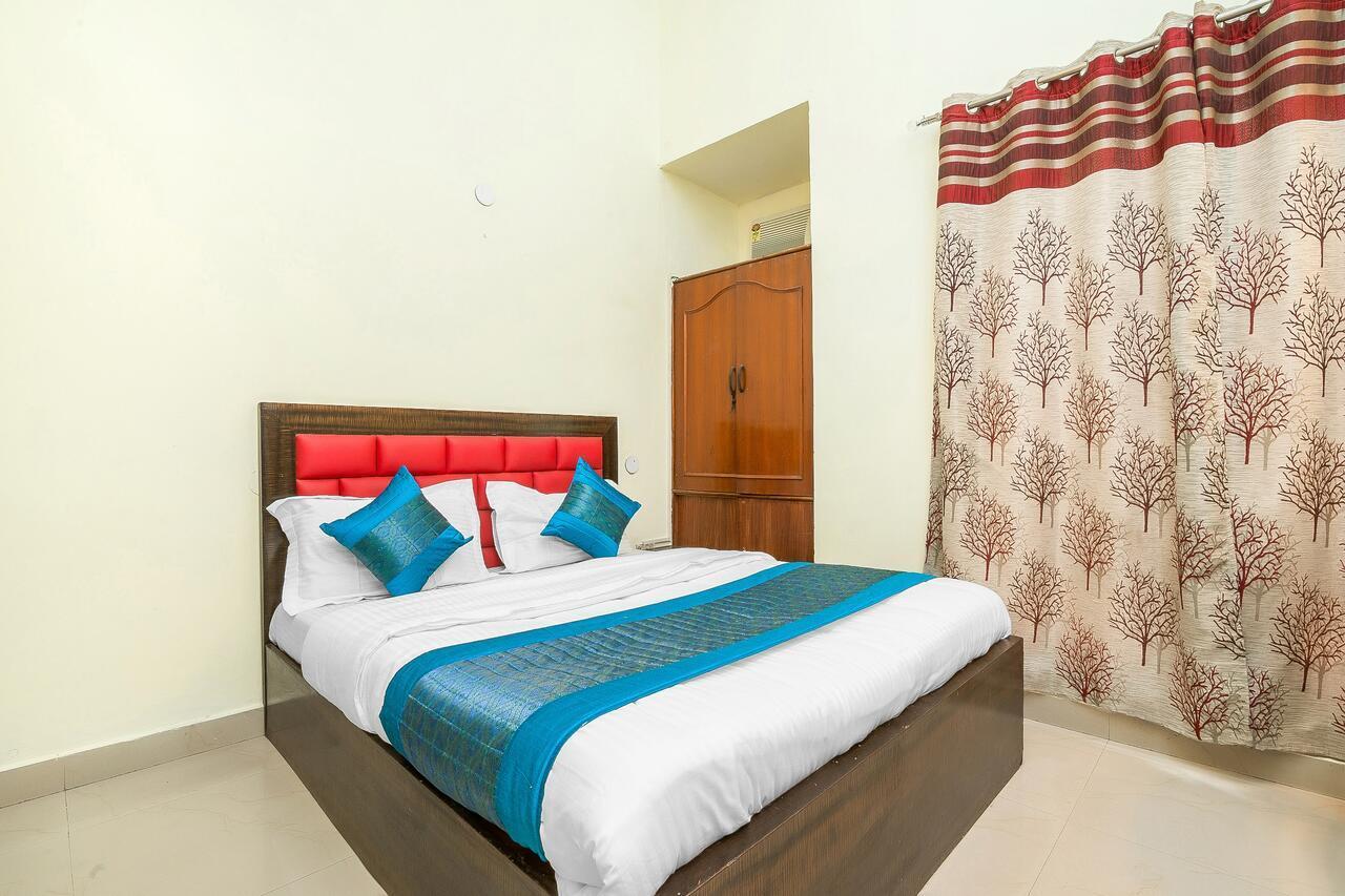 Hotel Oyo 14245 Amitabh