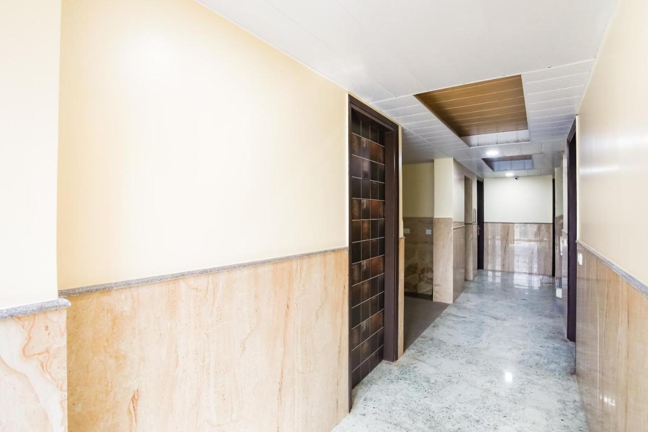 Hotel Oyo 71521 Crown Delhi (National Capital Territory of India)